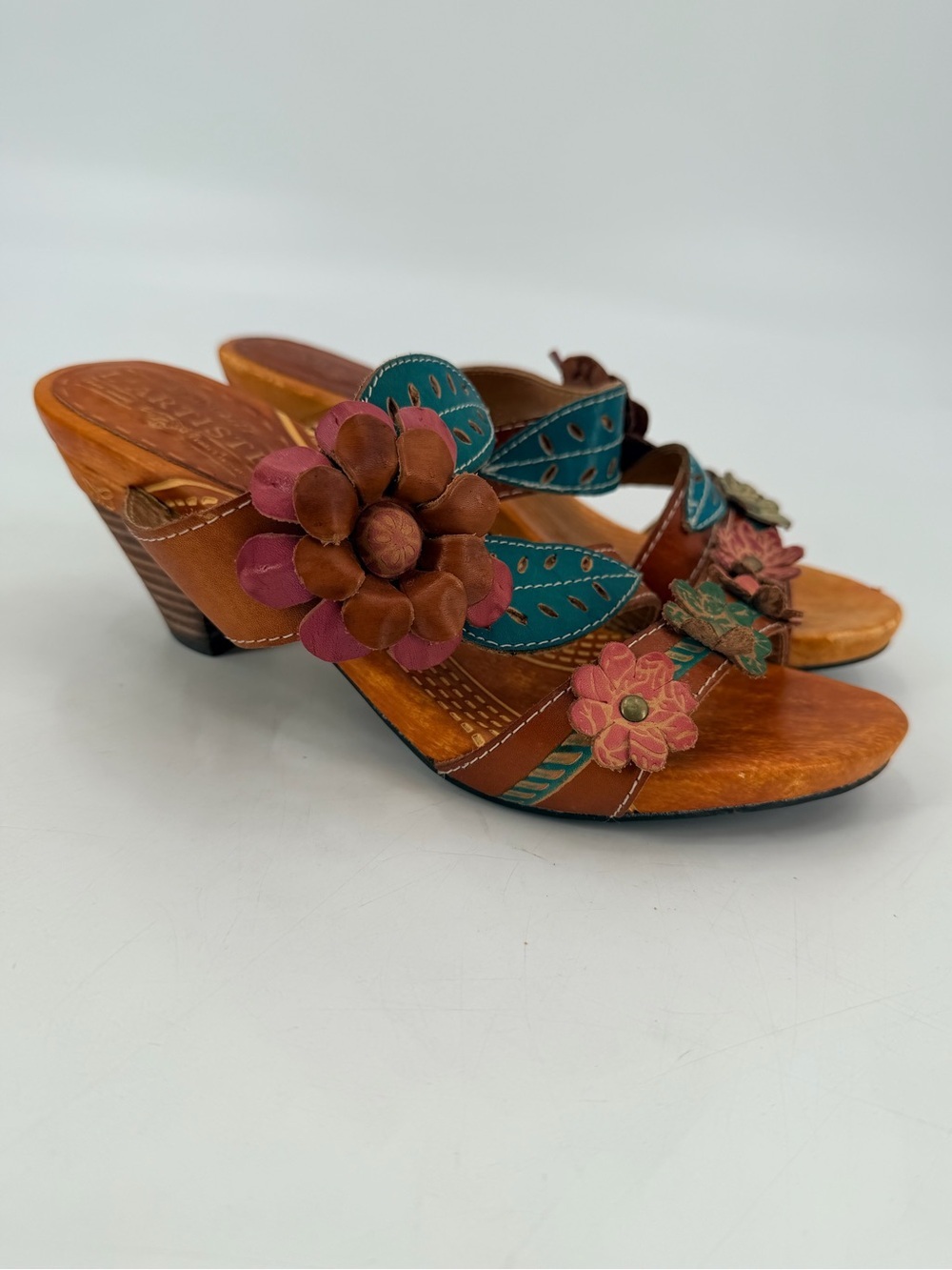 L’artiste Floral Leather Art to Wear Heels Sandals 37 FLAWS